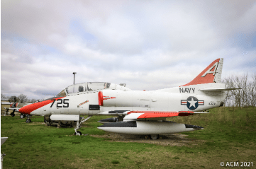 MCDONNELL DOUGLAS TA-4J SKYHAWK